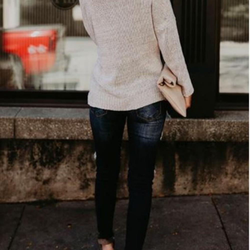LAST ONE! V Neck Criss Cross Knit Pullover Sweater - Picture 5 of 8